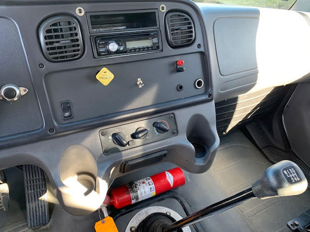 Uploaded Image: /uploads/classifieds/2007-freightliner-interior-center-w.jpg